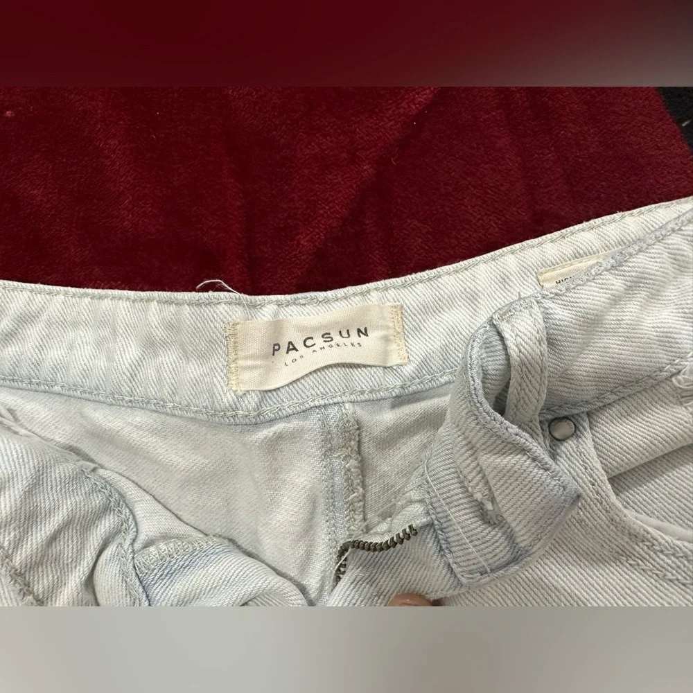 Shorts - Picture 2 of 4